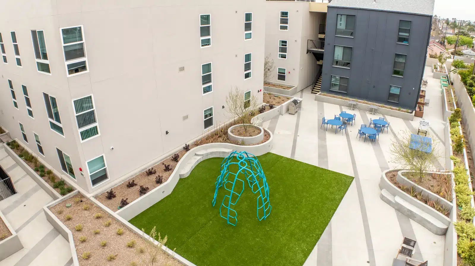 Lacw hardscape architectural concrete commercial west carson outdoor living benches planters walkway H 01.
