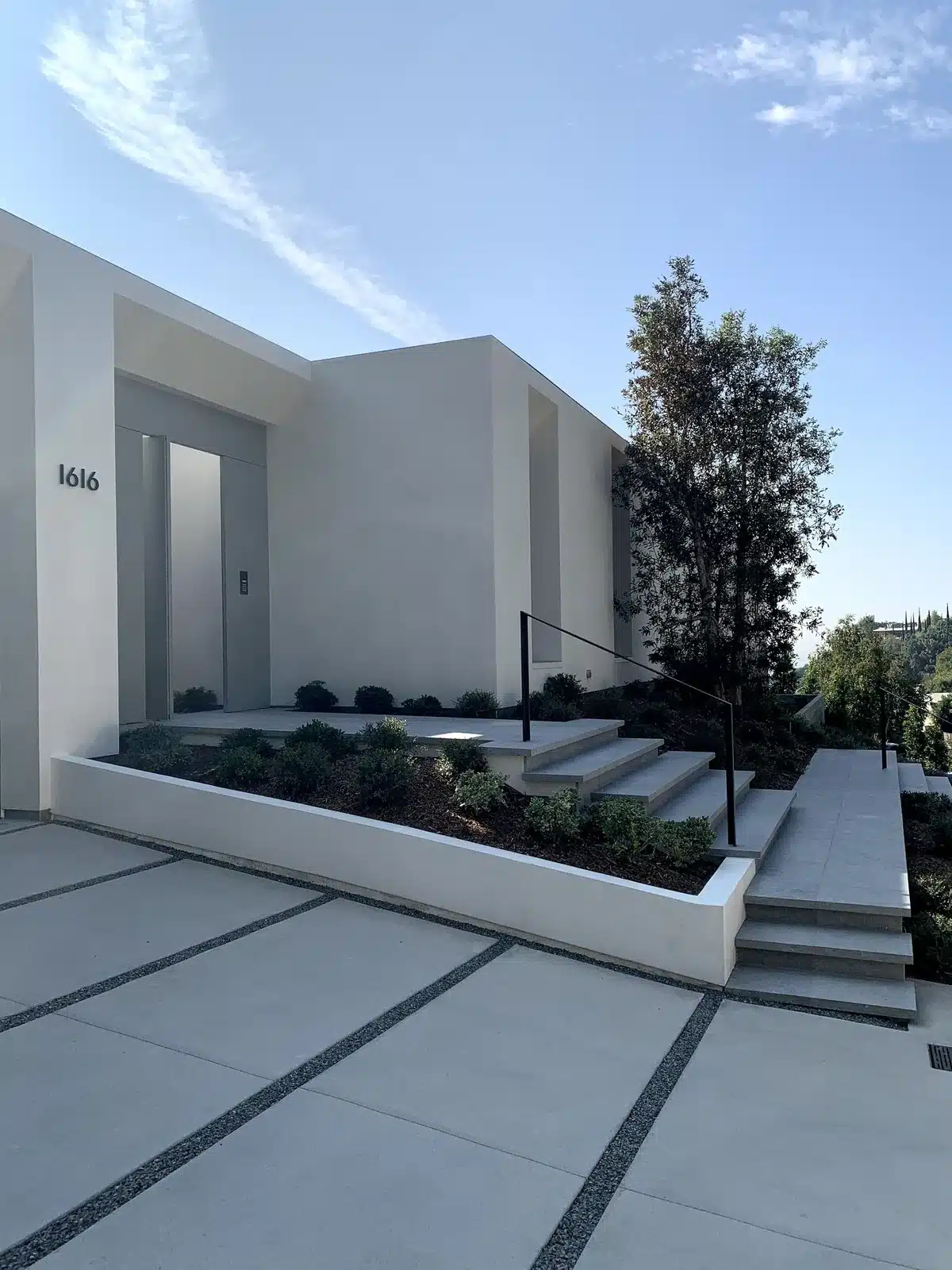 Lacw hardscape sand finish concrete residential west hollywood driveway V 01.