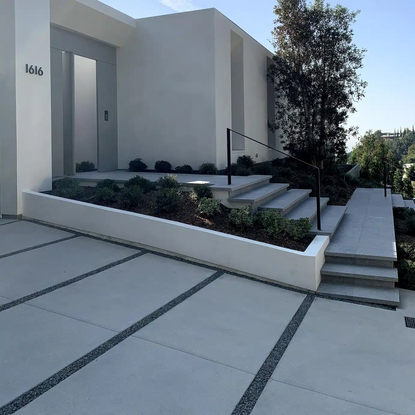 Lacw hardscape sand finish concrete residential west hollywood driveway hero.